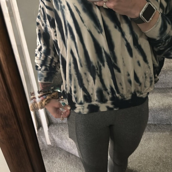 YOUNG FABULOUS & BROKE // Juliette Crewneck tie dye pattern - Picture 3 of 5